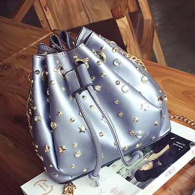 Καθημερινά οι γυναίκες πρακτική τσάντα με χάντρες και μακριά λαβή σε διάφορα χρώματα