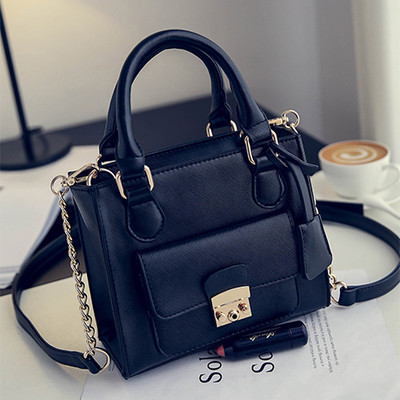 Ежедневна дамска кожена чанта подходяща да се носи както в ръка така и през рамо