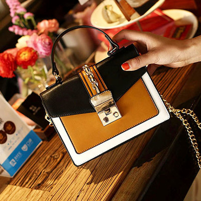 Δερμάτινη τσάντα με ιριδίζοντα χρώματα με μακρύ χερούλι