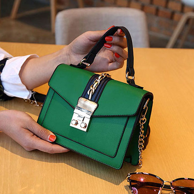 Δερμάτινη τσάντα με ιριδίζοντα χρώματα με μακρύ χερούλι