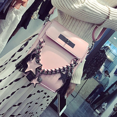 Δερμάτινη τσάντα με αλυσίδα και αστέρια