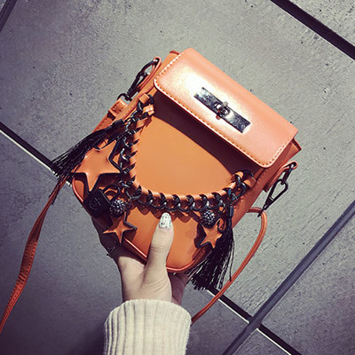 Δερμάτινη τσάντα με αλυσίδα και τα αστέρια και μακριά λαβή