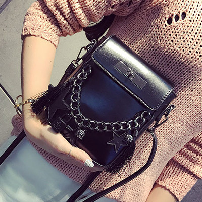 Δερμάτινη τσάντα με αλυσίδα και τα αστέρια και μακριά λαβή