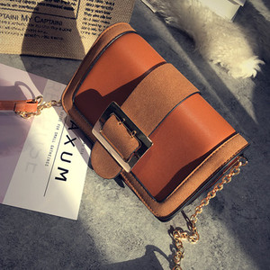 Μεγάλη βράδυ κυρίες τσάντα με χρυσό κούμπωμα και μακριά λαβή