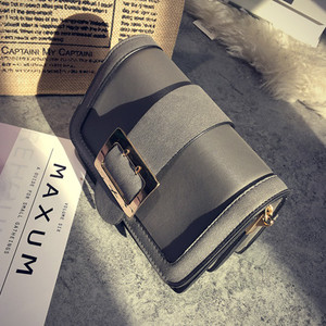 Μεγάλη βράδυ κυρίες τσάντα με χρυσό κούμπωμα και μακριά λαβή