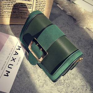 Μεγάλη βράδυ κυρίες τσάντα με χρυσό κούμπωμα και μακριά λαβή