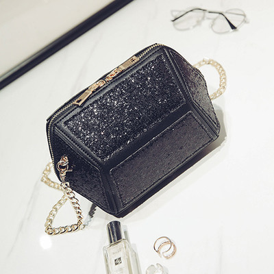 Μίνι χαρτοφύλακα κοπέλα με πούλιες και ένα μακρύ χερούλι