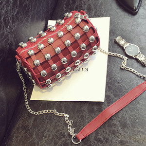 Уникална дамска чанта с дълга дръжка през рамо и железни мъниста