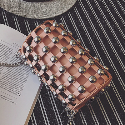 Уникална дамска чанта с дълга дръжка през рамо и железни мъниста