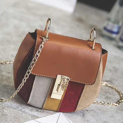 Стилна спортно-елегантна дамска чантичка с дълга дръжка през рамо