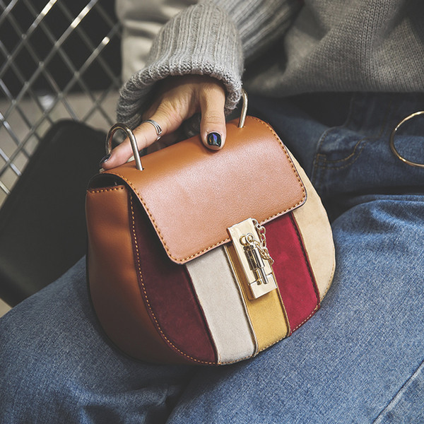 Стилна спортно-елегантна дамска чантичка с дълга дръжка през рамо