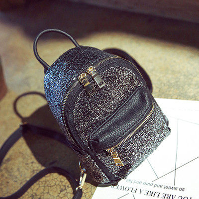 Γυναικείο σακίδιο που καλύπτονται από πούλιες σε τέσσερα διαφορετικά χρώματα