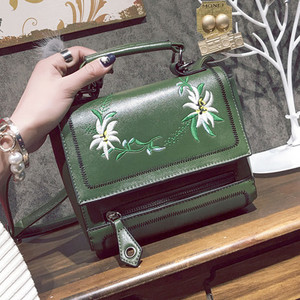 δερμάτινη τσάντα με κέντημα λουλούδια