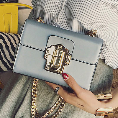 Дамска малка чантичка с дълга дръжка за през рамо тип куфарче