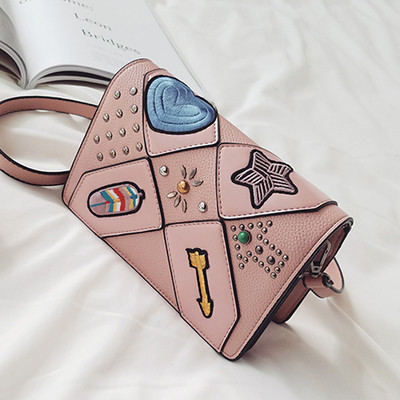 Πρακτική τσάντα με μακριές λαβές και κεντήματα σε διάφορα χρώματα