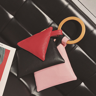 Оригинална дамска ръчна чанта с ринг и отделни подразделения подходяща за ежедневието