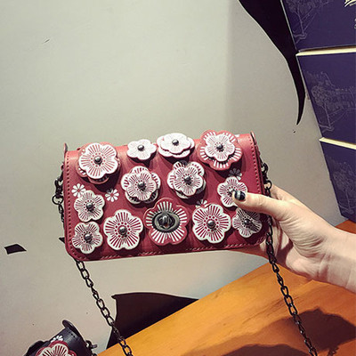 Страхотна дамска ръчна чантичка на цветчета