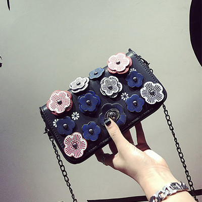 Страхотна дамска ръчна чантичка на цветчета