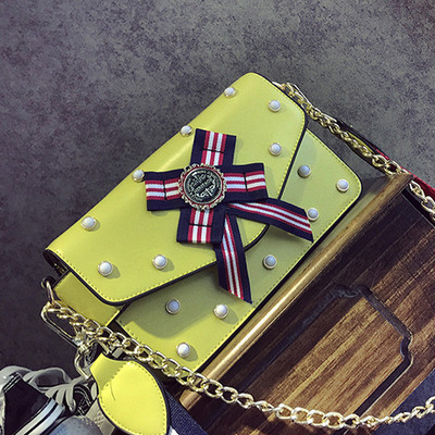 Стилна чантичка с перли и дълга дръжка в различни цветове