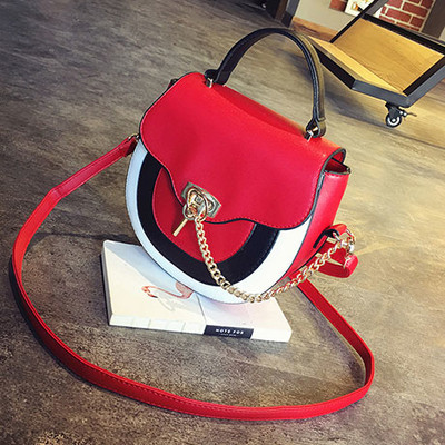 Стилно дамско куфарче с много интересна закопчалка