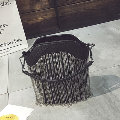 Μεγάλη κυρίες δερμάτινη τσάντα με κρόσσια