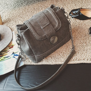 Καθημερινά τσάντα σε διάφορα χρώματα με μεγάλη λαβή