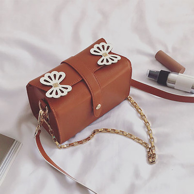 καθημερινή μίνι χαρτοφύλακα Οι γυναίκες με μακριά λαβή και πεταλούδες