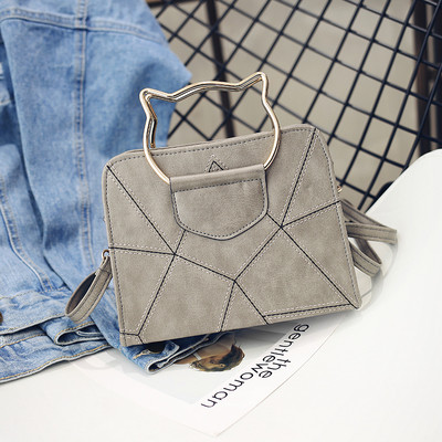 Μια μεγάλη τσάντα σε τρία χρώματα