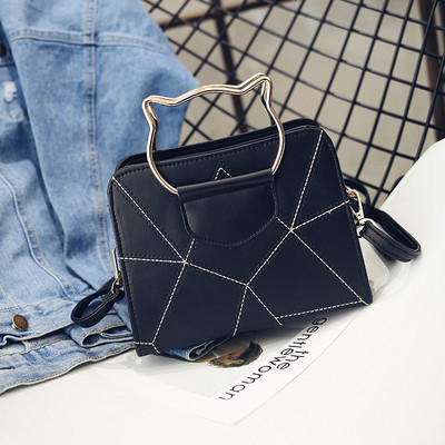 Μια μεγάλη τσάντα σε τρία χρώματα