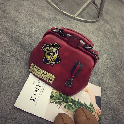 Εξαιρετική γυναικεία τσάντα, κατάλληλη για όλες τις εποχές με ενδιαφέροντα στοιχεία