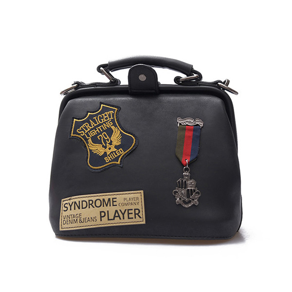 Εξαιρετική γυναικεία τσάντα, κατάλληλη για όλες τις εποχές με ενδιαφέροντα στοιχεία