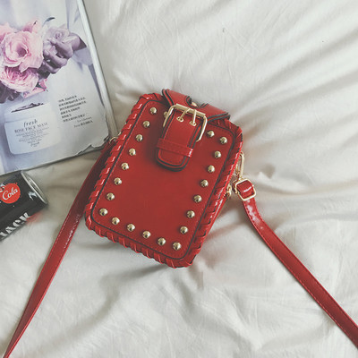 Страхотна дамска мини чантичка с перли тип портфейлче и дълга дръжка