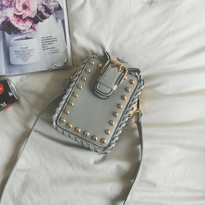 Страхотна дамска мини чантичка с перли тип портфейлче и дълга дръжка