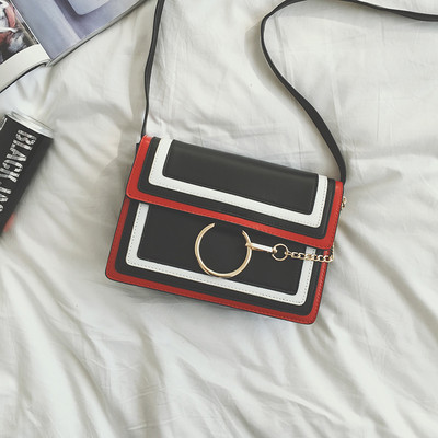 Καθημερινά τσάντα με μακριά λαβή και μια πολύ ενδιαφέρουσα κούμπωμα