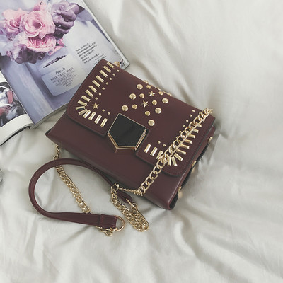 Μικρή γυναικεία τσάντα με μακρύ χερούλι σε τέσσερα χρώματα