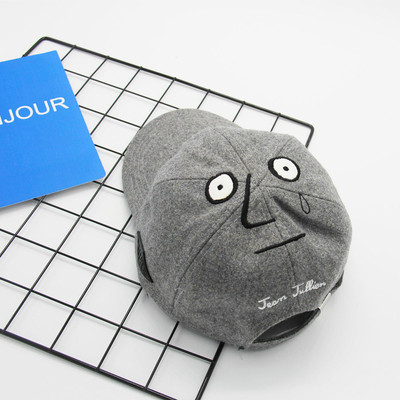 Много интересна спортна дамска шапка с козирка