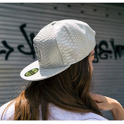 Κομψό unisex καπέλο απομίμηση φιδιού - 3 χρώματα