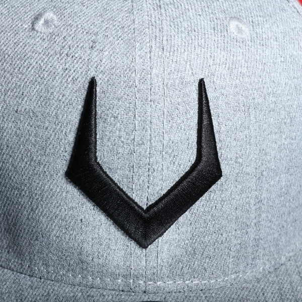 Μεγάλη unisex καπέλο με ένα ευθύ χείλος