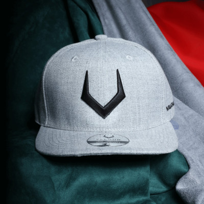 Μεγάλη unisex καπέλο με ένα ευθύ χείλος