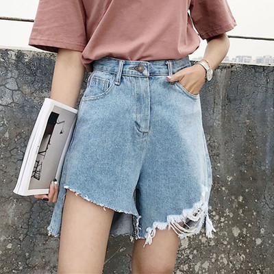 Πολλές σύγχρονες κυρίες παντελόνι σύντομο τζιν