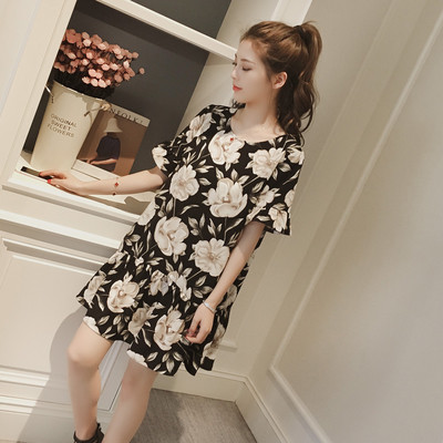 Μεγάλη κυρίες φόρεμα με λουλούδια