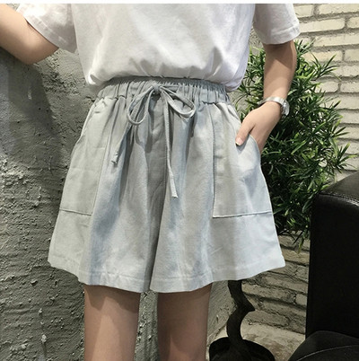 σορτς Ευρεία κυρίες κατάλληλη για τις ζεστές μέρες του καλοκαιριού