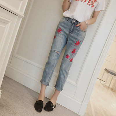 Μοντέρνα γυναικέια κεντημένα τζιν 