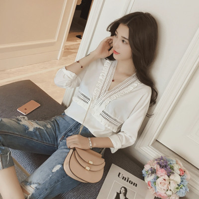 Πολύ κομψό μεταξωτό άσπρο πουκάμισο με V-neck