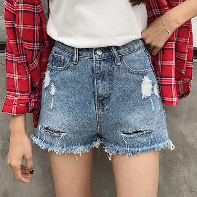 Шик дамски къси дънкови шорти с цепки и ресни