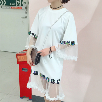 Καθημερινά οι γυναίκες ντύνονται με μεταξωτά μοτίβα σε δύο χρώματα