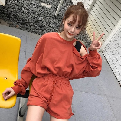 Καθημερινά κυρίες δύο μέρη που σε δύο χρώματα