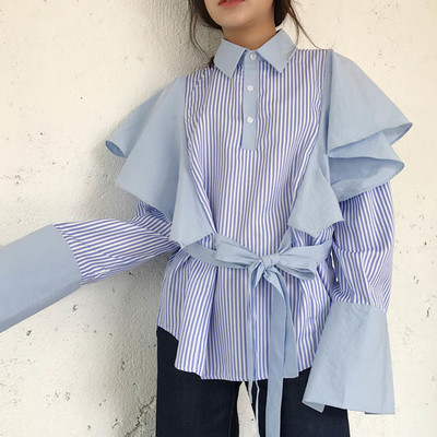 Καλαίσθητο κυρίες σακάκι με πολύ μακριά και φαρδιά μανίκια και ένα μικρό κολάρο