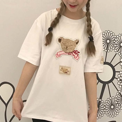 Μαλακό κυρίες μπλούζα με κοντό μανίκι και απλικέ αρκούδα