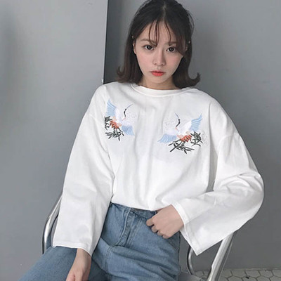 Блузка с дълъг ръкав и много красива бродерия